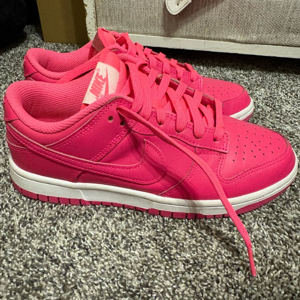 Nike Women's Pink Sneakers